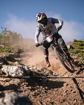 Finn Iles on bike Finn Iles on bike